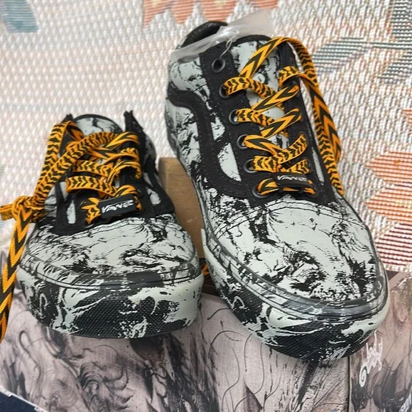 Vans WMNS Old Skool
Year Of The Tiger Black/Gray
VN0A3WKTN42
Sneakers - Picture 7 of 16